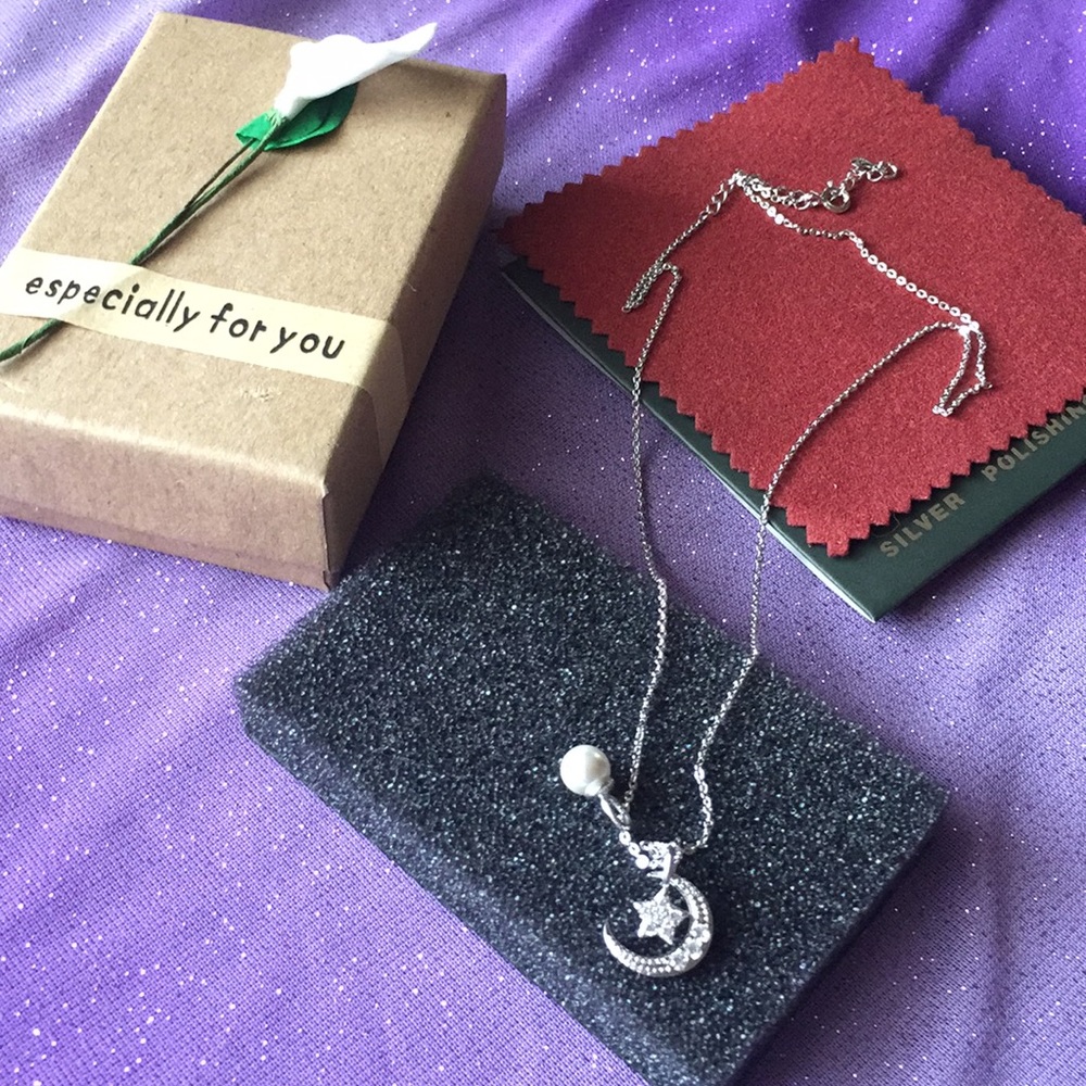 NWT: Moon&Star&Pearl Necklace